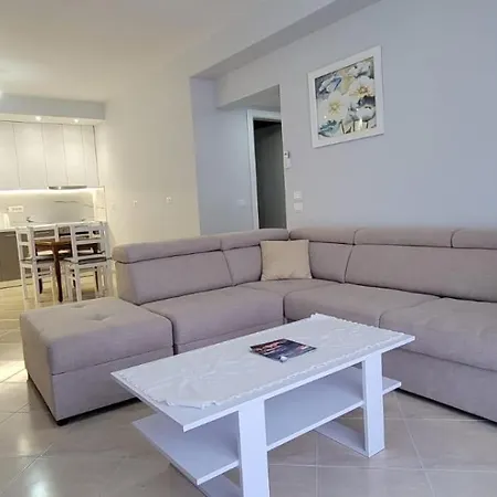 Lux Cipaj Avlonya